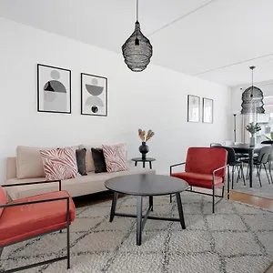 Sanders Arena - Precious Three-bedroom Close To Metro Station Apartment Copenhagen