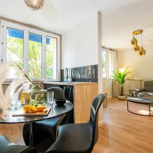 suite-maddison.hotels-rhonealpes.com/